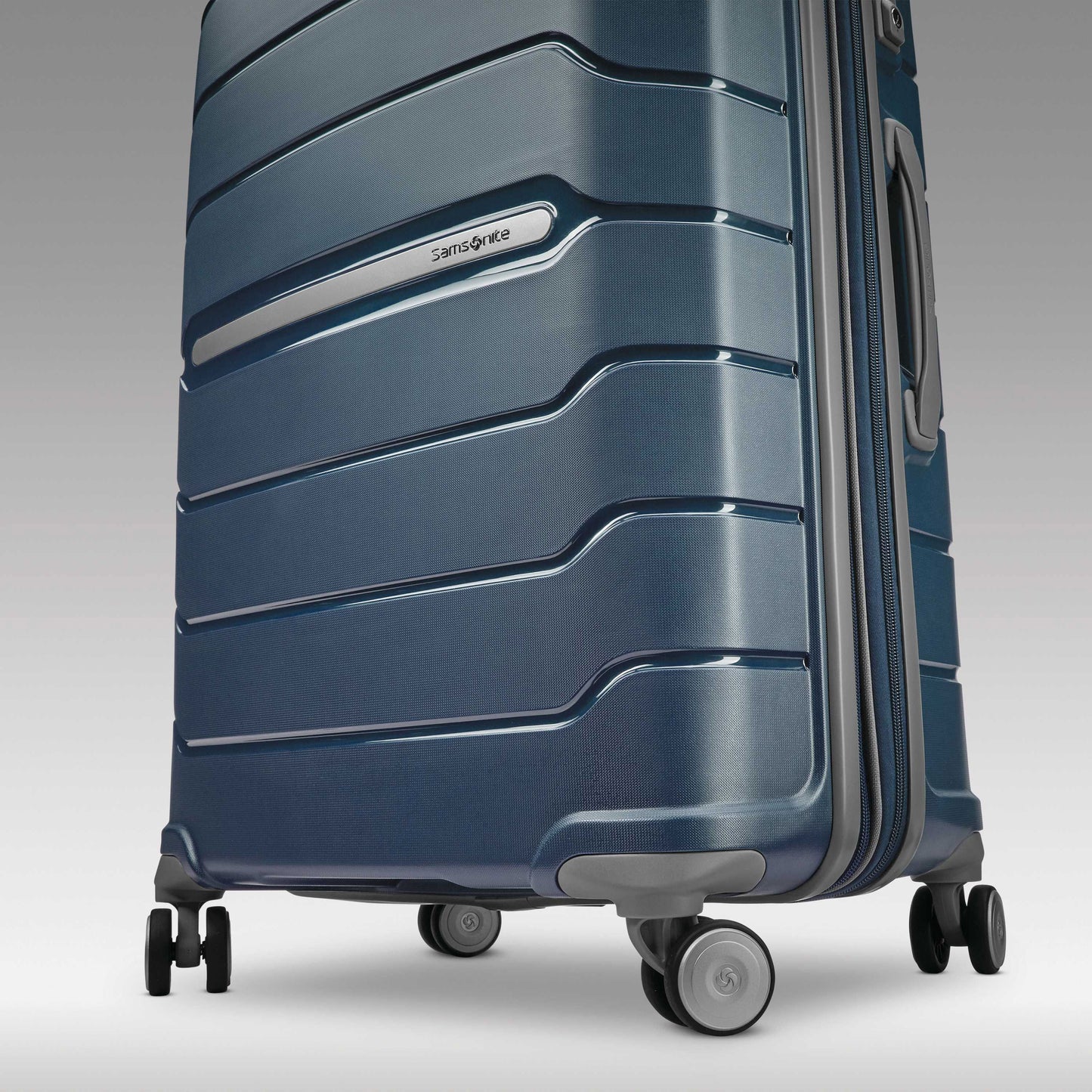 Samsonite Freeform Hardside Luggage (LARGE)